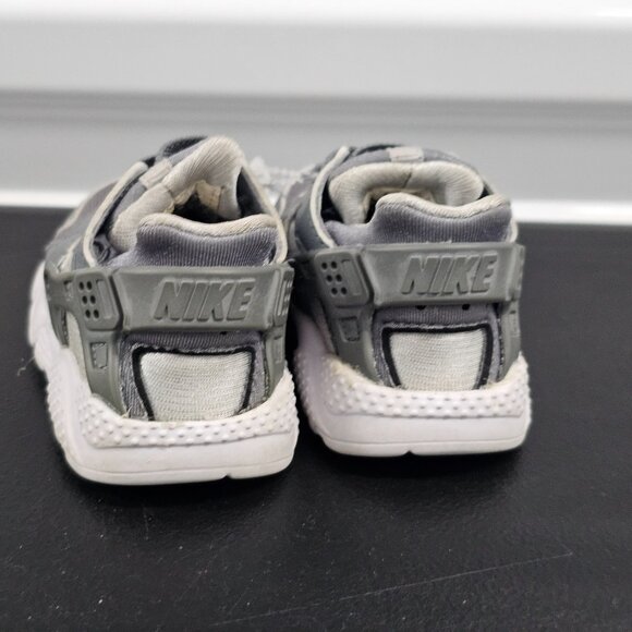 Nike Huarache Baby Gray Sneakers (4C) - Picture 5 of 11